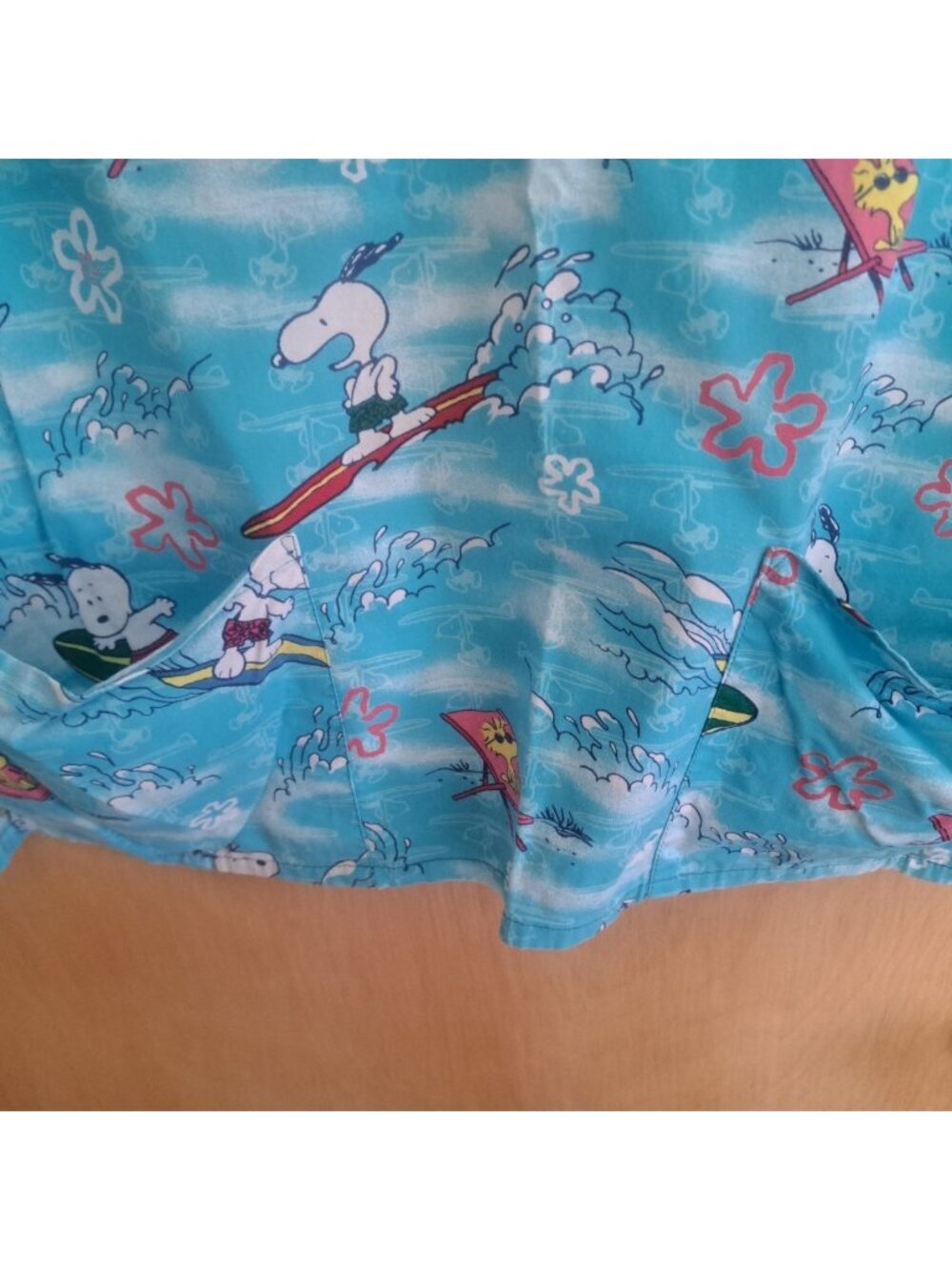 Peanuts Snoopy Summer Surfer Beach Scrub Top Turquoise M Medium Women's - Picture 5 of 6